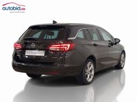 Pogled od pozadi desno