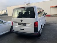 Pogled od pozadi desno