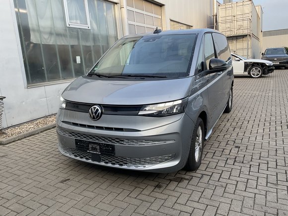 Pogled od napred levo