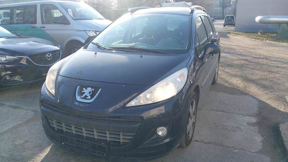 Pogled sprijeda lijevo