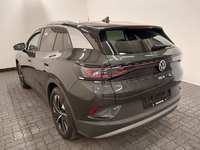 Pogled od pozadi levo