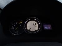 Pogled na kombinovani instrument