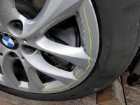 Cпереди слева