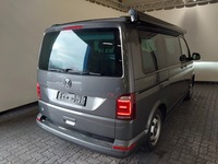 Pogled od pozadi desno