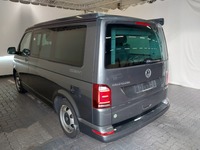 Pogled od pozadi levo