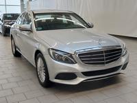 Pogled sprijeda desno