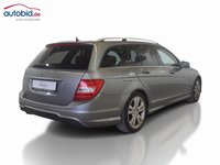 Pogled od pozadi desno