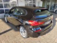 Vue de l’arrière gauche