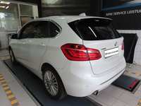 Vue de l’arrière gauche