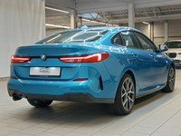 Pogled od pozadi desno