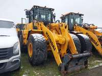 Pogled sprijeda desno