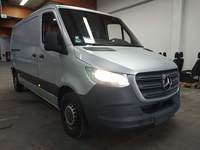 Pogled sprijeda desno