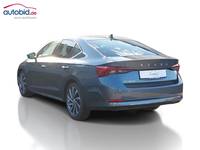 Vista traseira esquerda