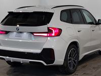 Pogled od pozadi desno