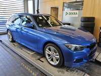 Pogled sprijeda desno