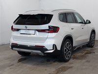 Pogled od pozadi desno