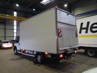 Pogled od pozadi levo