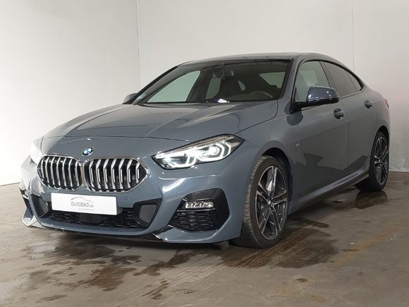 Pogled od napred levo