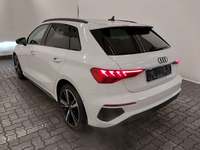 Pogled od pozadi levo