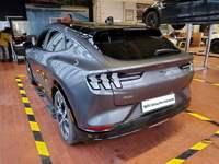 Vaade tagant vasakult