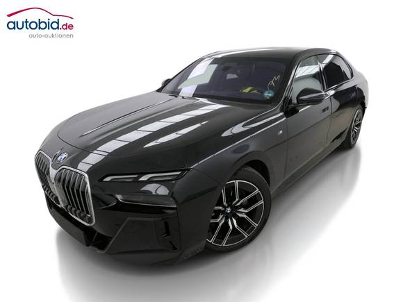 Pogled od napred levo