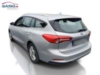 Vaade tagant vasakult