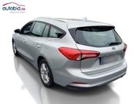 Vaade tagant vasakult