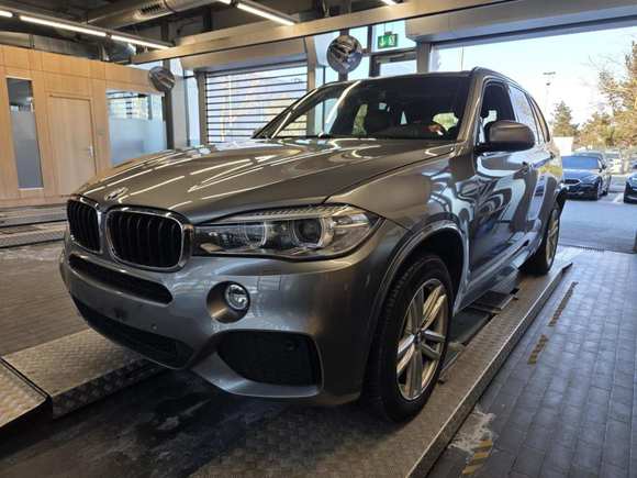 Pogled sprijeda lijevo