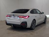 Pogled od pozadi desno