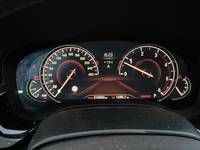 Pohľad na združený prístroj na palubnej doske