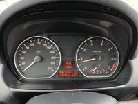 Pohľad na združený prístroj na palubnej doske