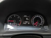 Pohľad na združený prístroj na palubnej doske