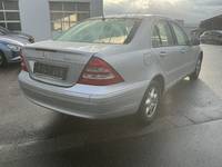 Pogled od pozadi desno