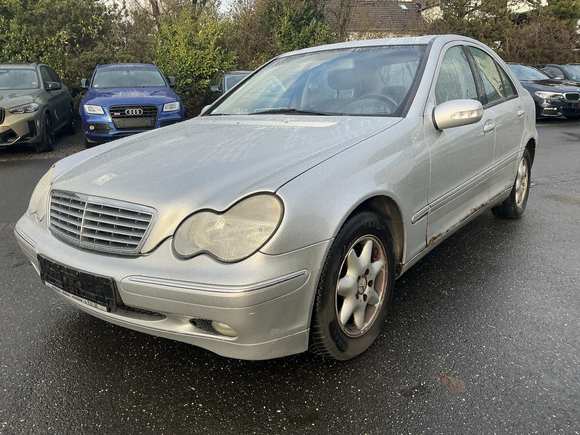 Pogled od napred levo