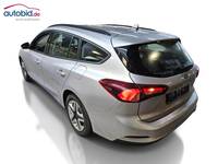 Vaade tagant vasakult