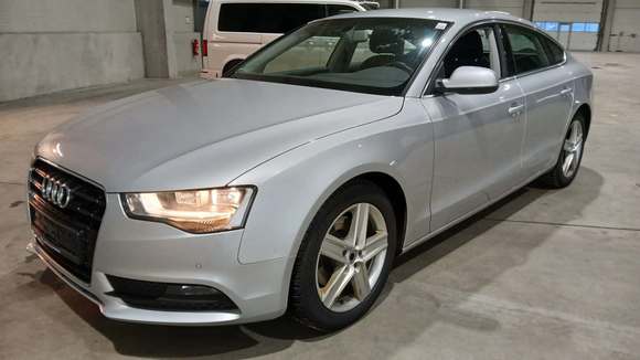 Pogled od napred levo