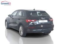 Vaade tagant vasakult