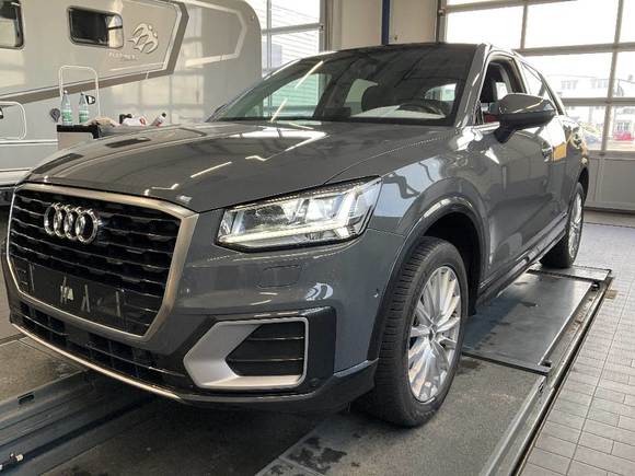 Pogled od napred levo