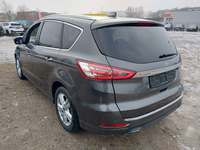 Vaade tagant vasakult