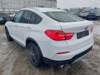 Vaade tagant vasakult