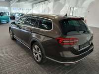 Vue de l’arrière gauche