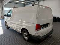 Vue de l’arrière gauche