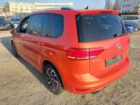 Vaade tagant vasakult