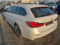 Vaade tagant vasakult