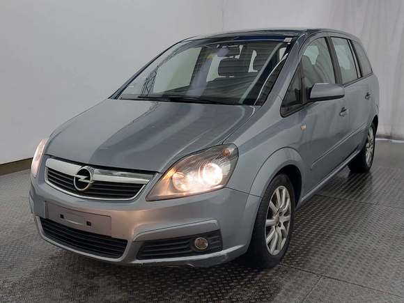 Pogled sprijeda lijevo