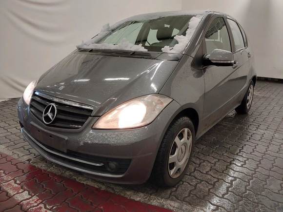 Pogled od napred levo