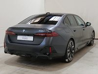 Pogled od pozadi desno