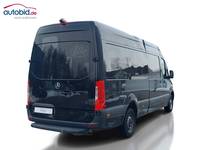 Pogled od pozadi desno