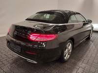 Pogled od pozadi desno