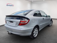 Pogled od pozadi desno